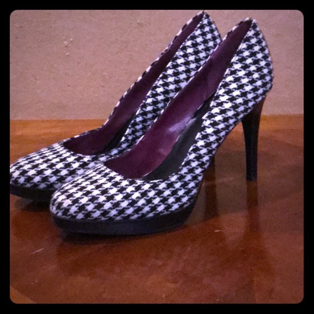Steve Madden Houndstooth Pump